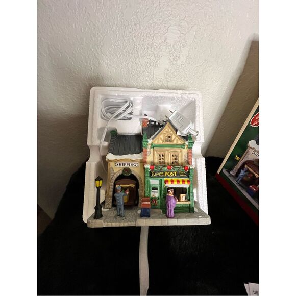 Lemax,  Caddington Post office lighted village house - Picture 6 of 10